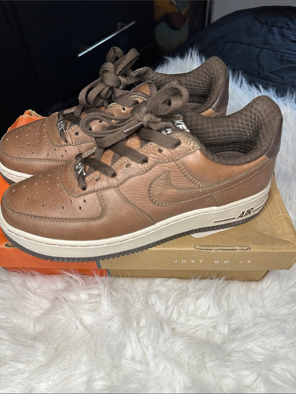 Nike kids Low-Top Leather Sneakers in Brown size 6.5